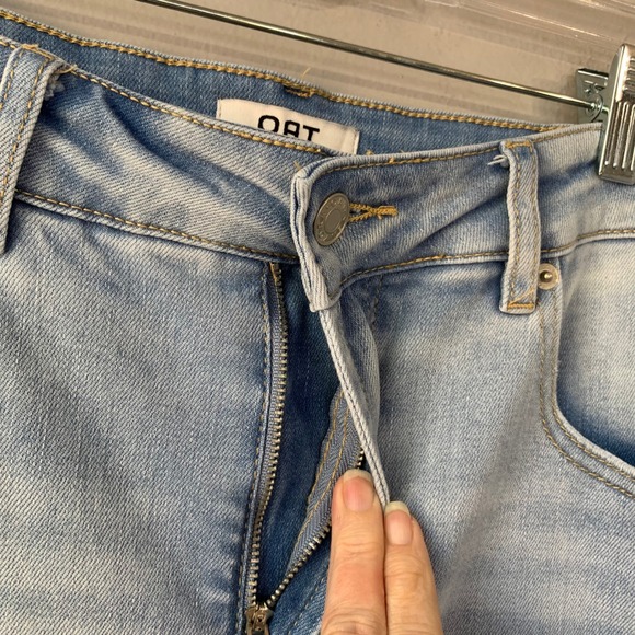 Oat‎ New York high rise wide leg cropped light wash raw edge hem jeans. Size 31 - Picture 6 of 15